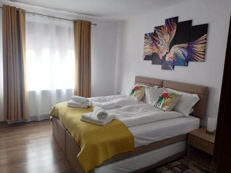 Happy House Appartement Hunedoara Buitenkant foto