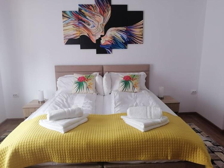 Happy House Appartement Hunedoara Buitenkant foto