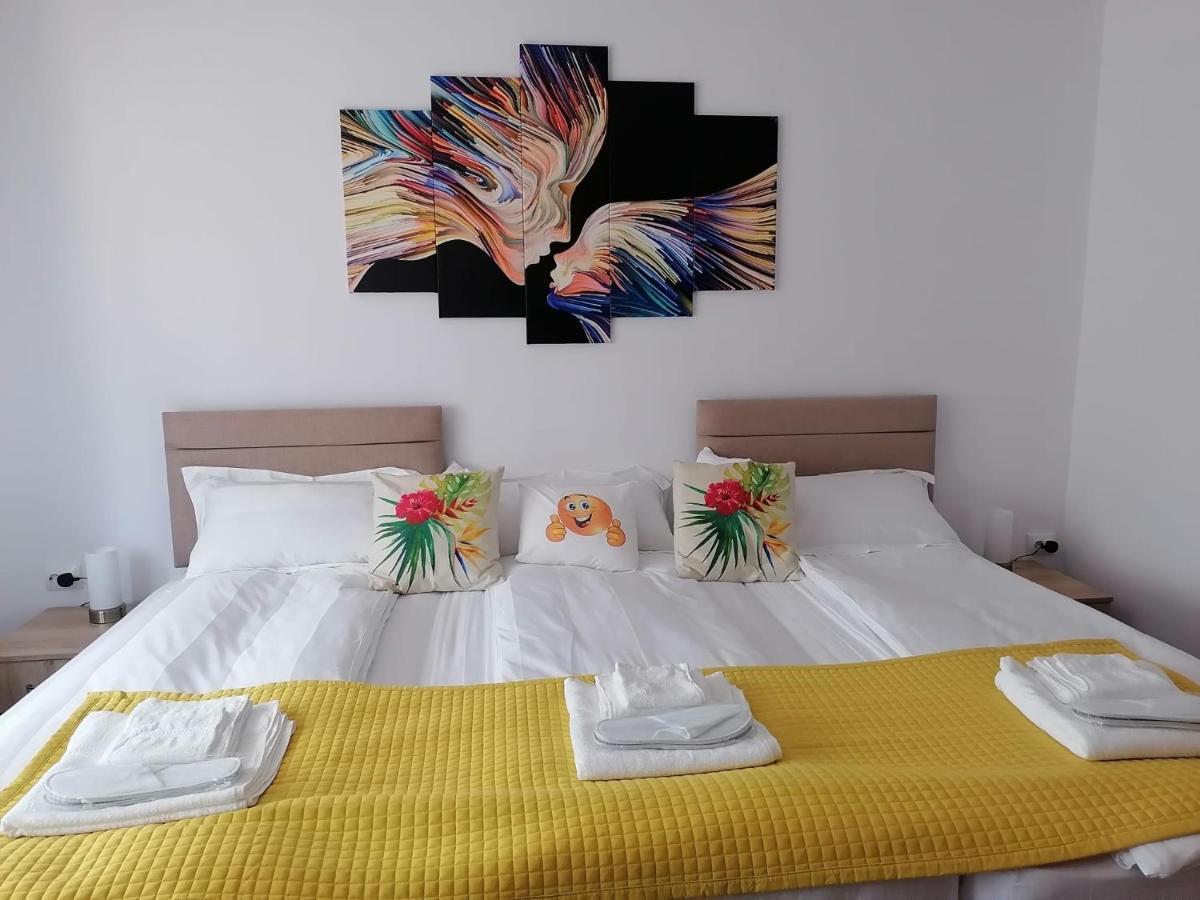 Happy House Appartement Hunedoara Buitenkant foto